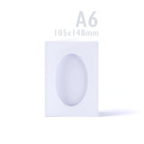 Vita tredelade kort med hamrad struktur och ovalt fönster – förpackning